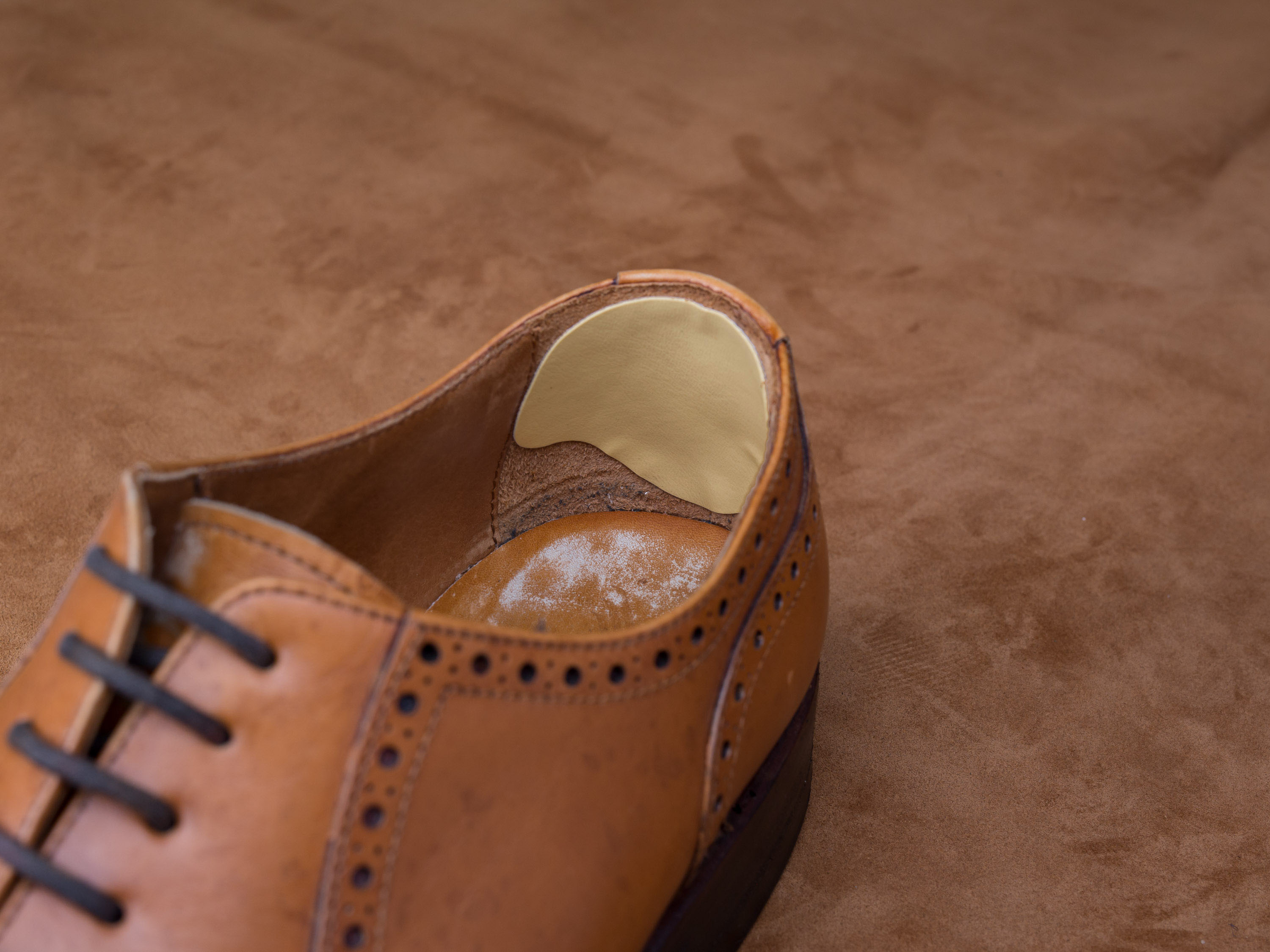 Guide - Fix holes in shoes with repair patches